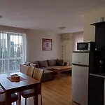 Reina Flores Park Apartment *