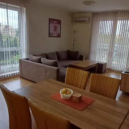 Reina Flores Park Apartment Slantschew brjag
