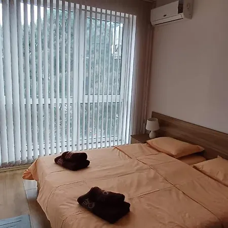 Reina Flores Park Apartment Slantschew brjag